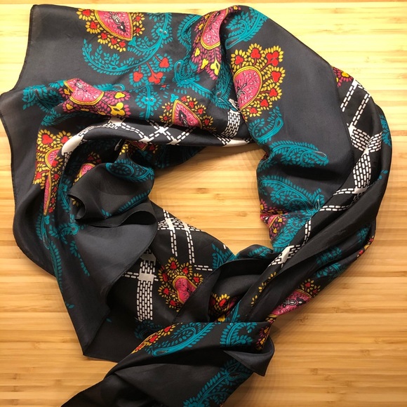 VINTAGE 1980s Diane Von Furstenberg Silk Scarf - Picture 4 of 10